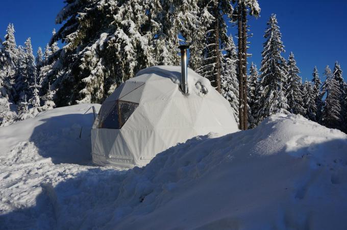 Шатры иглу шатра купола Гео курорта зимы Сновпрооф располагаясь лагерем 200 Кг/Скм