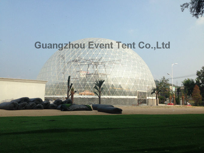 заглядывайте из-за спины шатер геодезического купола диаметра горы 40м большой для события фестиваля